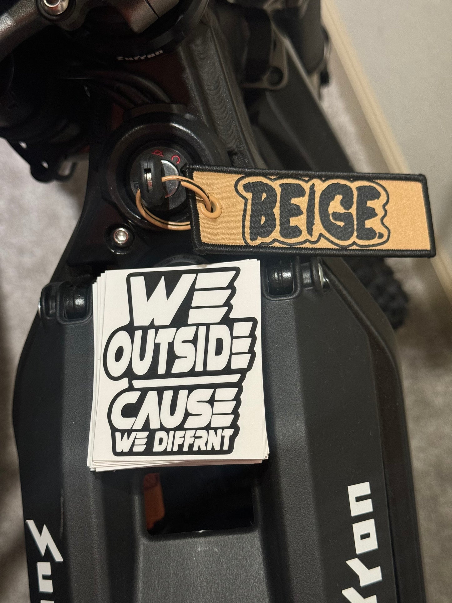 W.OS STICKER - White